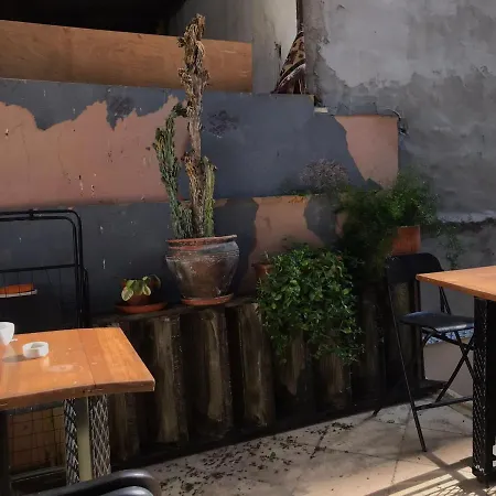 Titan House Ostello Smirne