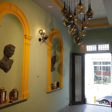 Titan House Hostel İzmir