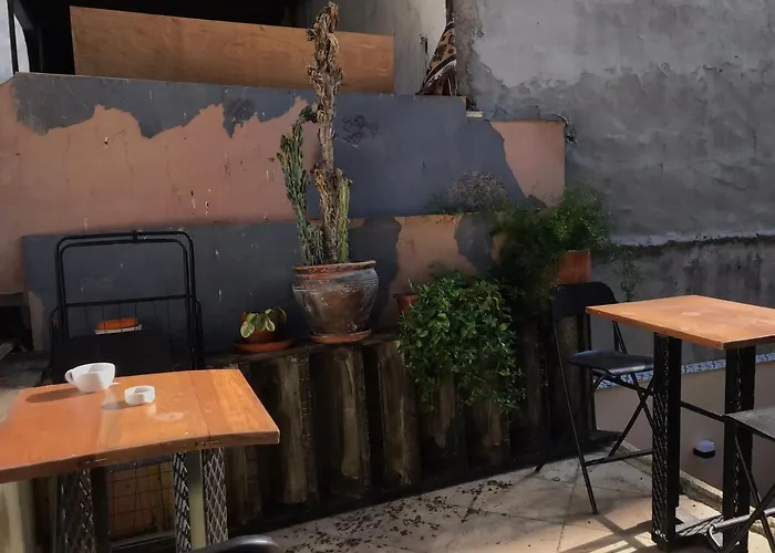 Titan House Hostel İzmir