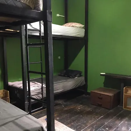 Titan House 호스텔