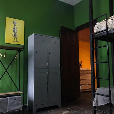 Titan House Hostel Izmir