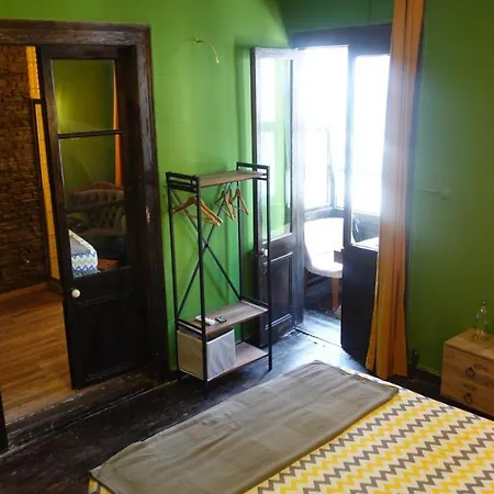 Titan House Hostel *