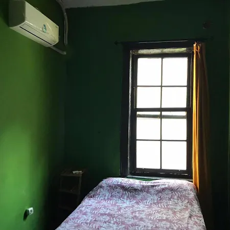 Titan House Hostal