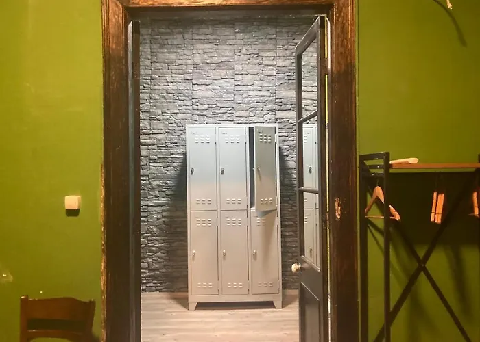 Titan House Хостел *